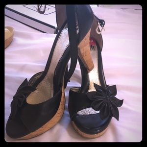 Woman’s SOFFT heel size 7